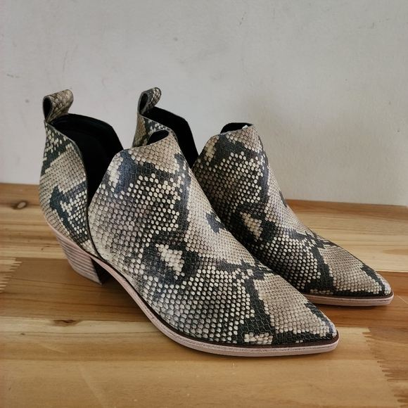 NWOB Dolce Vita Sonni Ankle Booties Womens 8 Brown Snakeskin Boots Shoes $ - Picture 2 of 10